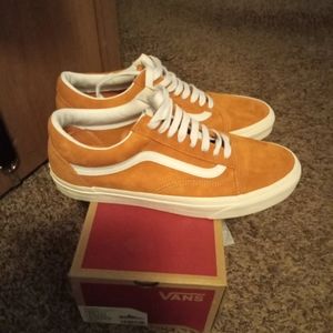 Men's Van's 9.5 Never Worn has the box